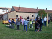 Čarodějnické odpoledne s rodiči na školní zahradě